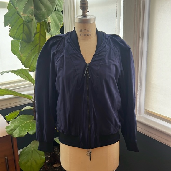 NWOT GSTQ Navy & Black Baseball Bomber Jacket Cape - coolest sleeve detail - L - Picture 5 of 12